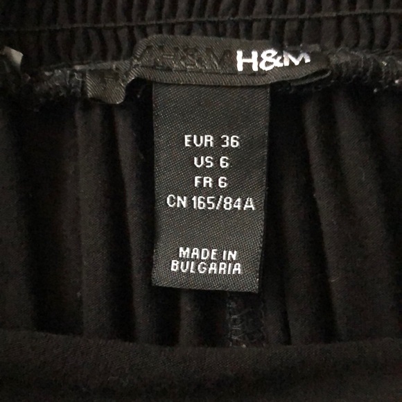 TRADED Black low cut dress - Picture 6 of 7